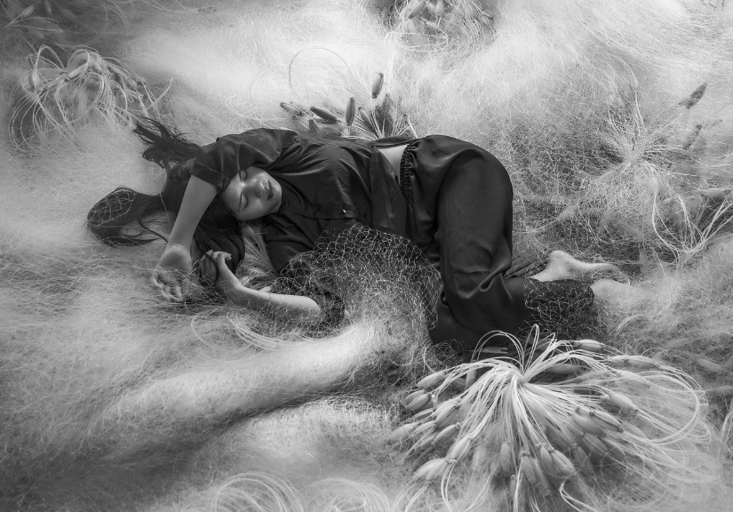 푹 잠에 든 여성