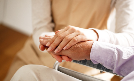 간병인과 돌봄노동 AI 로봇이 넘을 수 없는 ‘손길의 온도