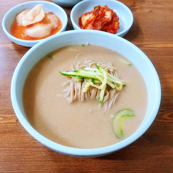식객 허영만 백반기행 조성모 편 곡물 칼국수 발반죽 우리밀 손칼국수 소머리수육 해물파전 경주 맛집 소개