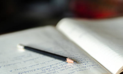 일기와 에세이 사이, 아무도 보지 않는 글에서 문장을 발견하는 순간