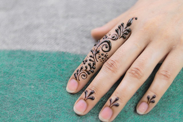 손톱 세로줄 원인