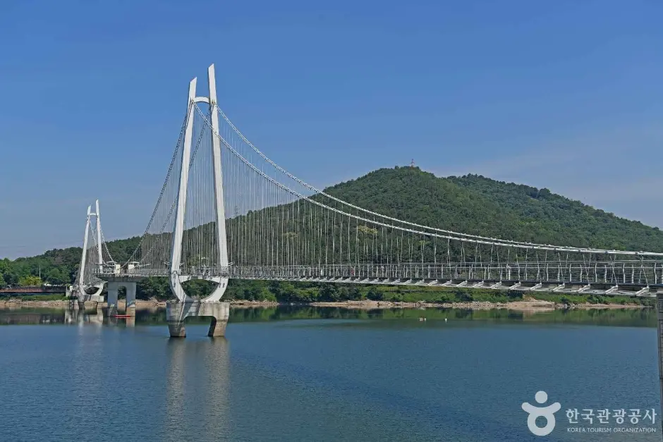 탑정호 출렁다리