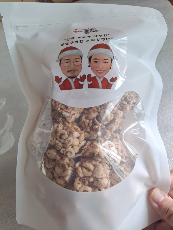 산타의돌짜장 보리강정