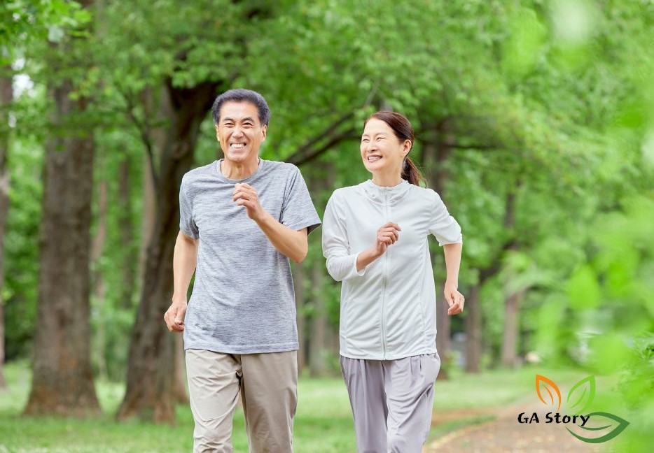 중년 부부가 공원에서 함께 조깅하며 웃고 있는 모습 - 중년 유산소 운동 추천 via canva