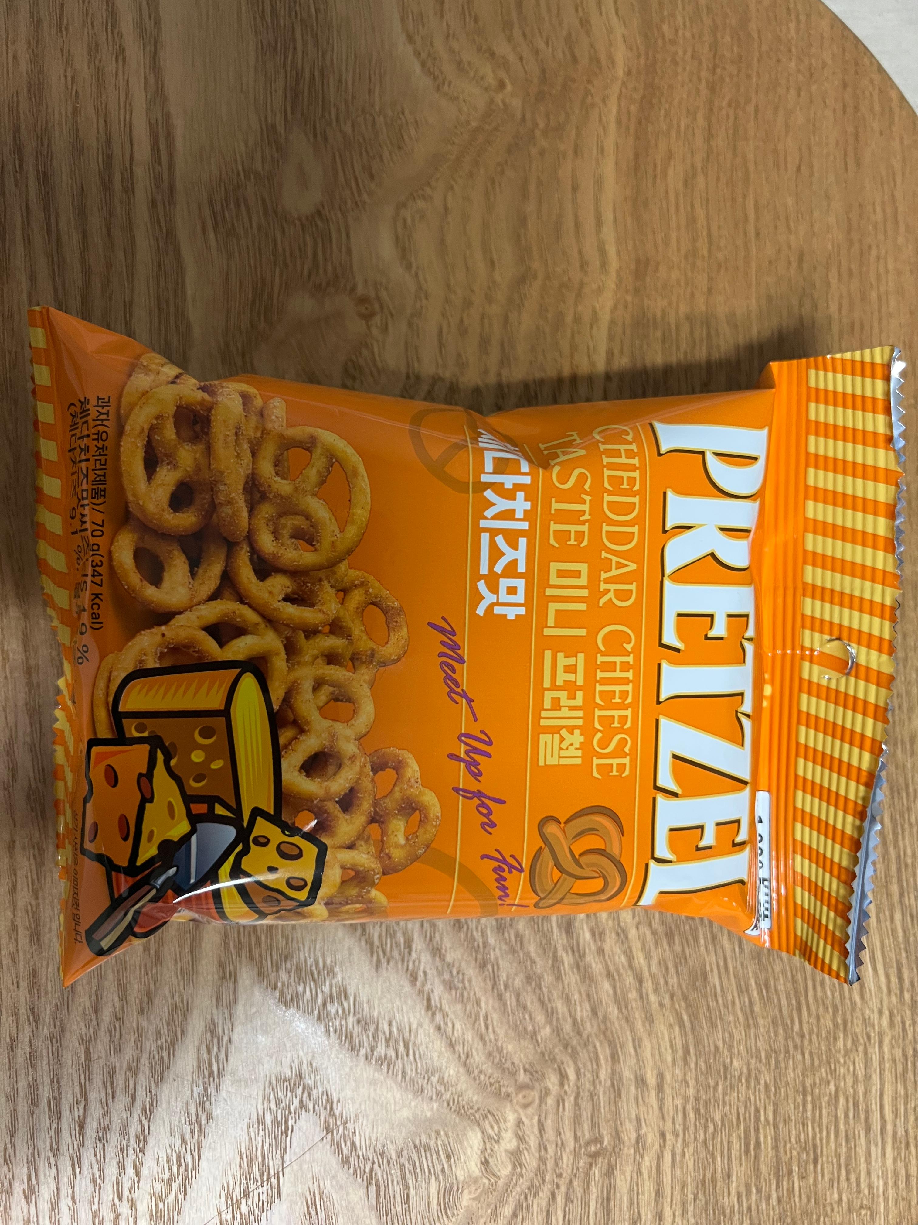 Cheddar Cheese Mini Pretzel (체다치즈 미니프리첼) - 앞면