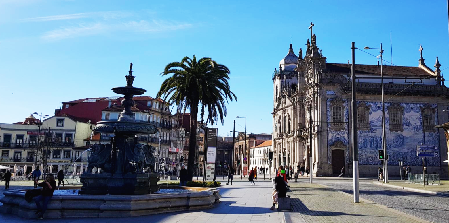 포르투갈 포르토 카르모 성당과 분수대