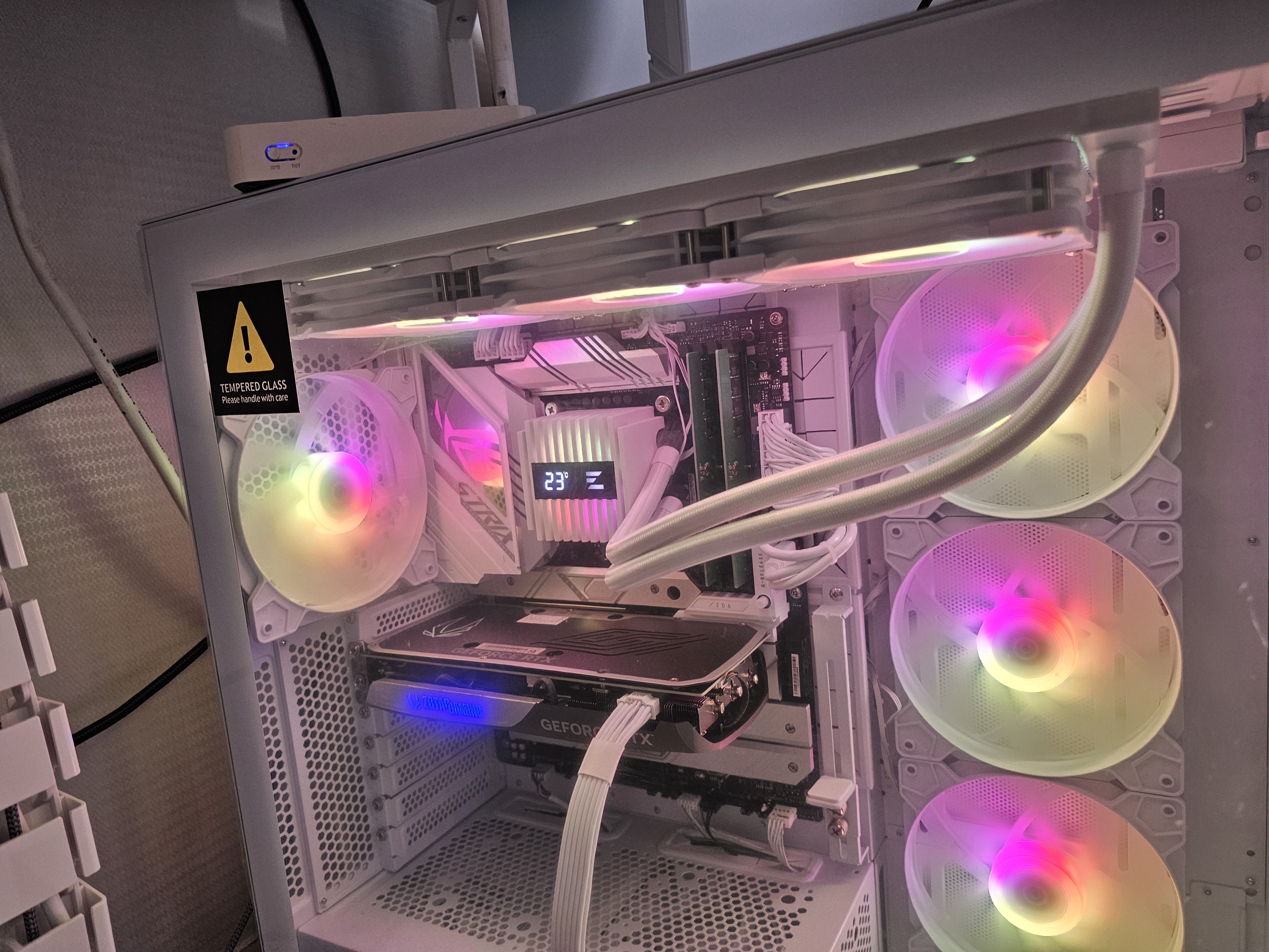 컴퓨터 본체 RGB LED 조명 끄는 방법 데스크탑 PC 사진