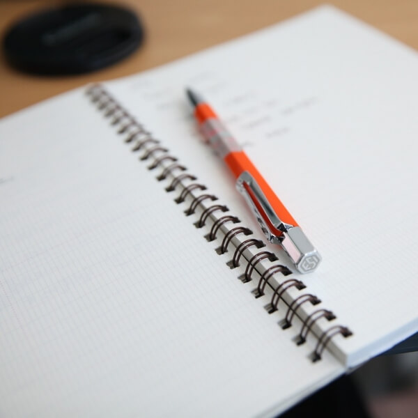 노트와-펜-사진