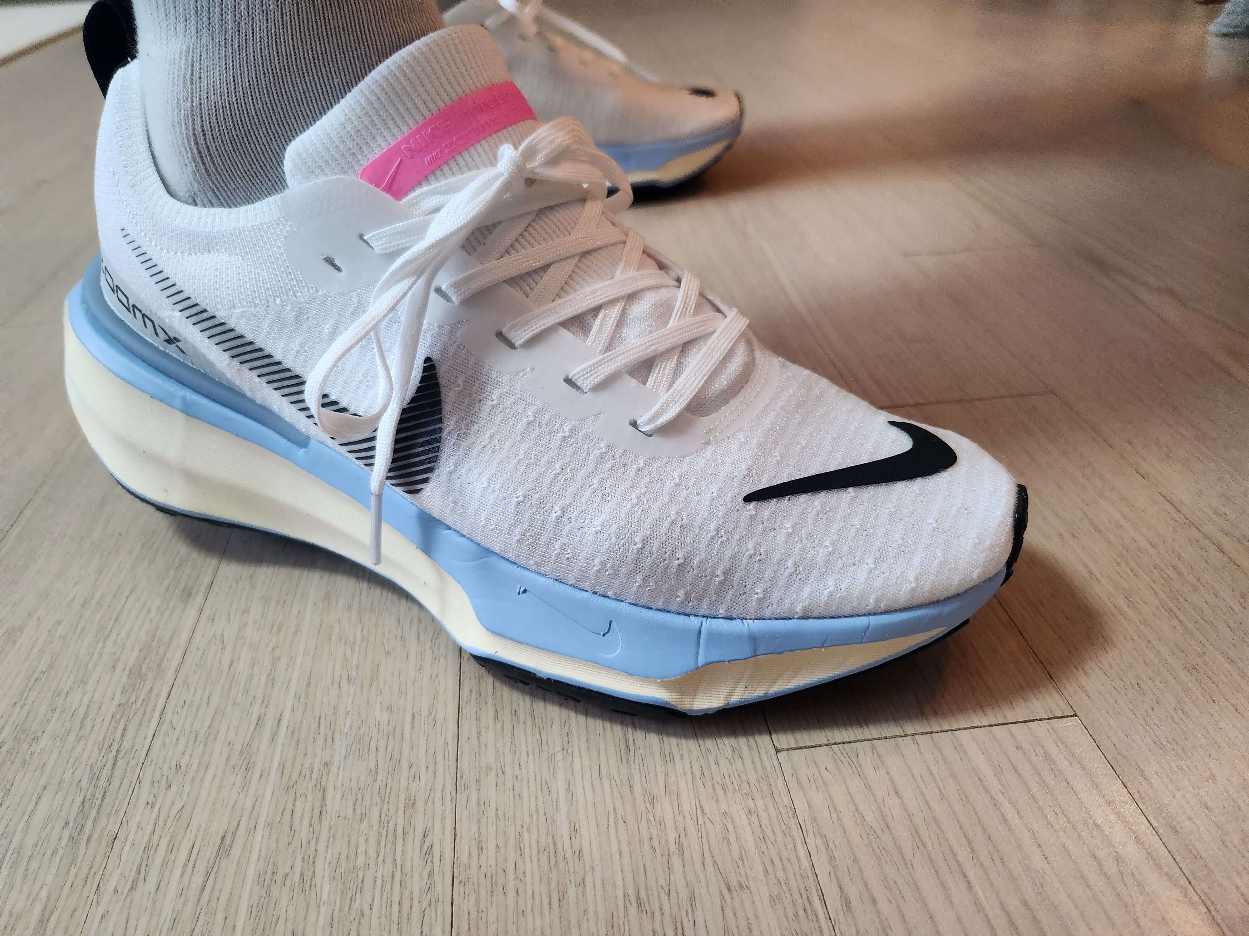 나이키 인빈서블 런3 옆 모습