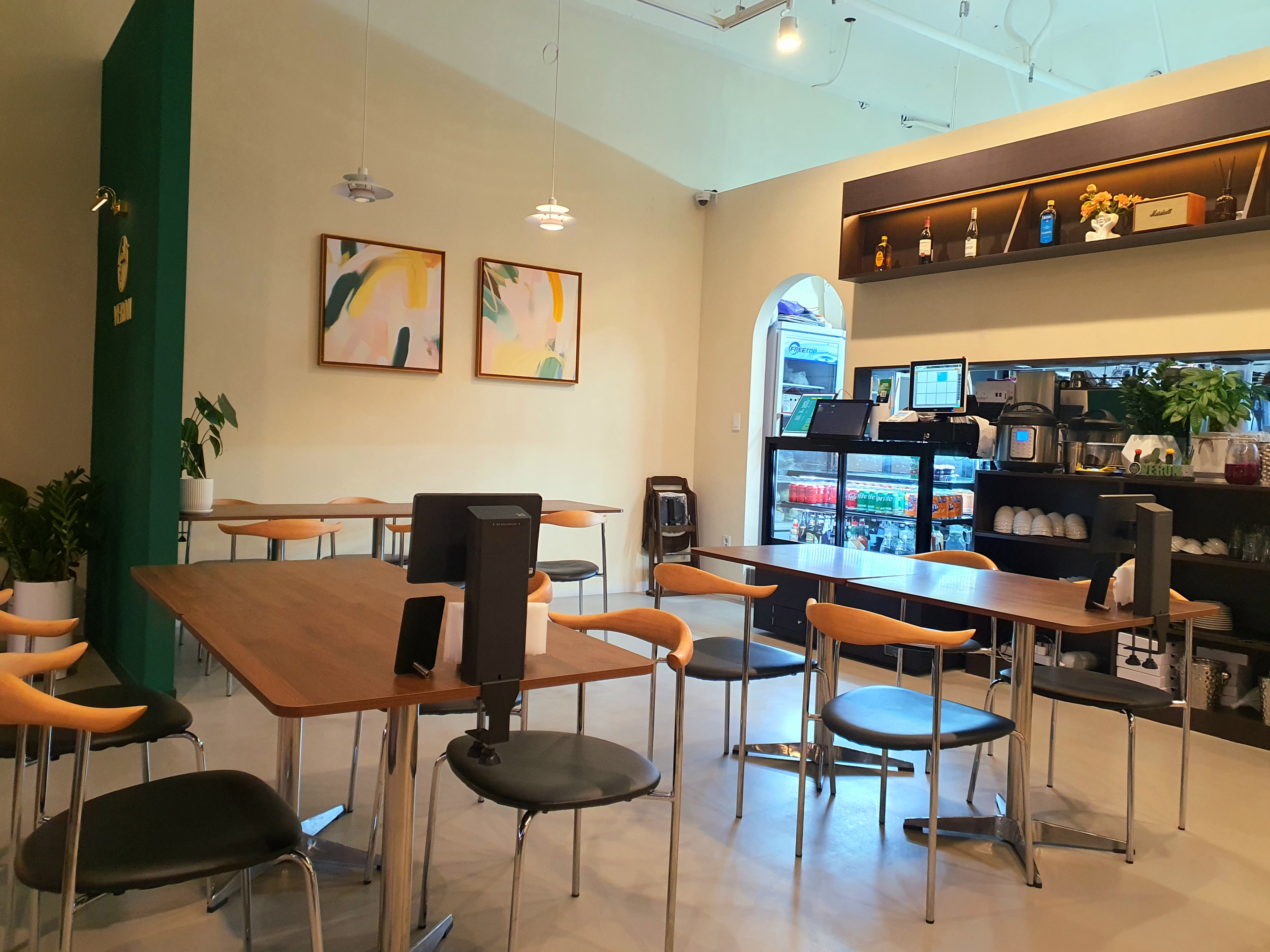 식당-내부-사진을-첨부합니다.