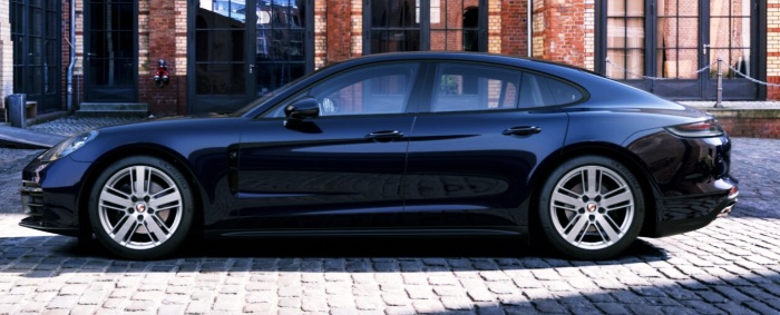 주차된-포르쉐-파나메라4