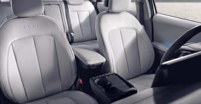 아이오닉5의 실내모습 앞좌석
