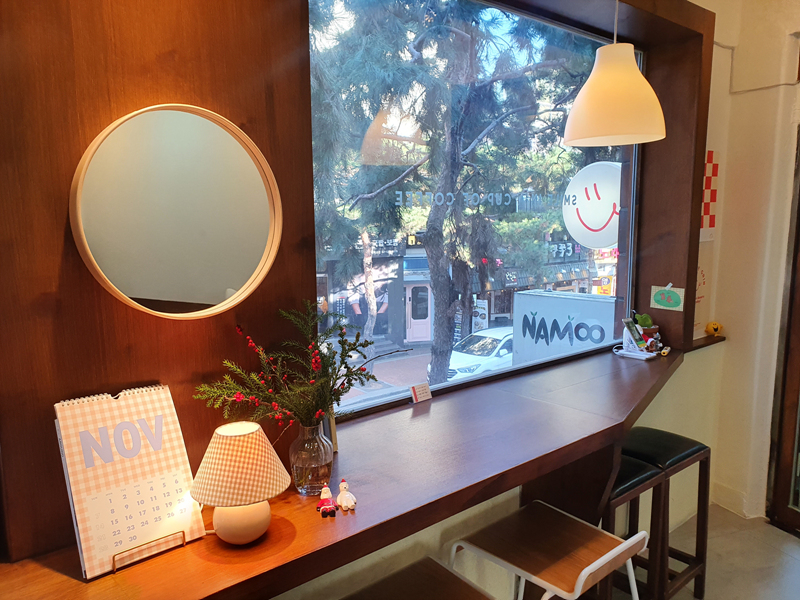 메리그린-내부-창가자리