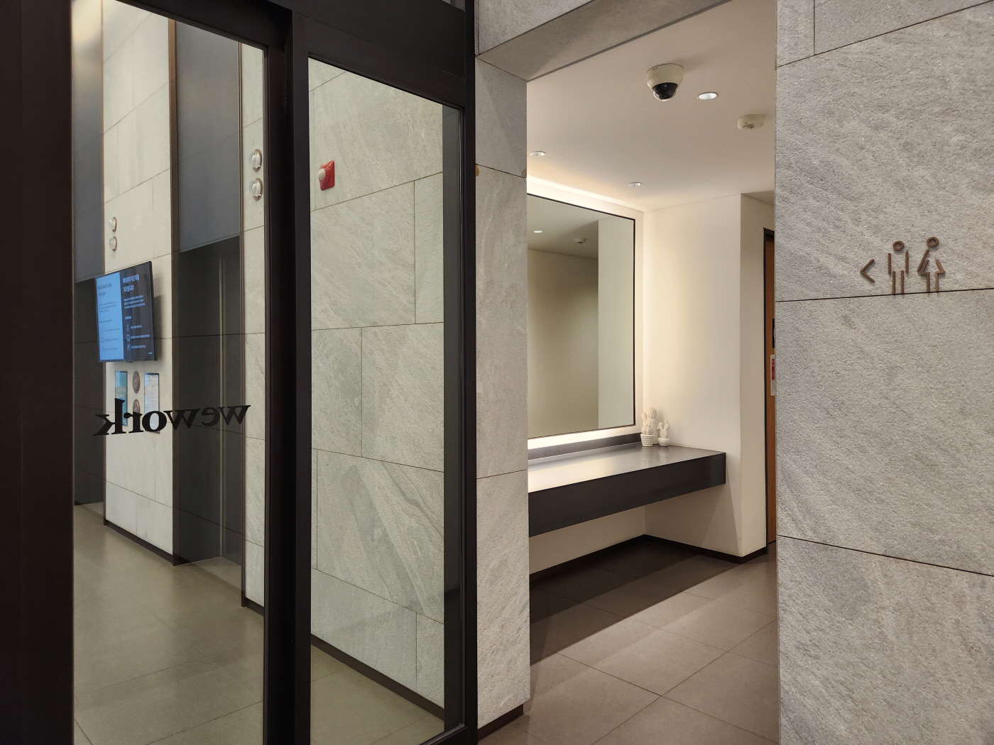 위워크 역삼역점 메인라운지 화장실
