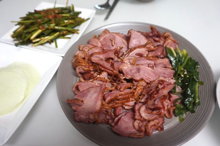 부추무침-오리훈제