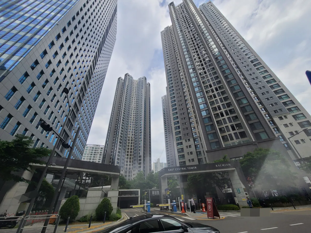 하늘까지-닿아있는-강동구-래미안팰리스-아파트