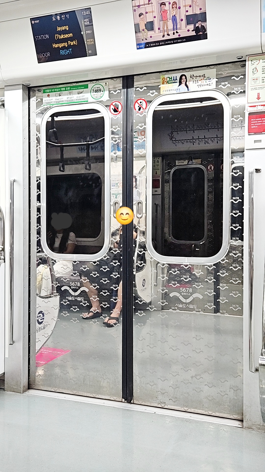 지하철문-밖에보이는창-노선표-전동칸번호