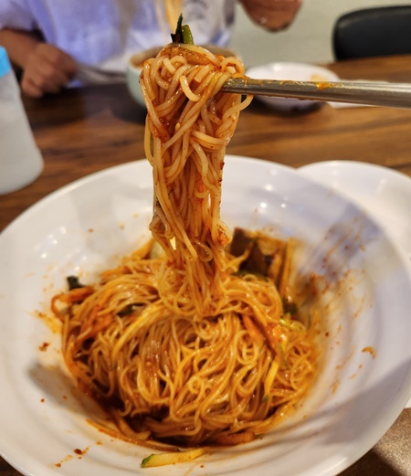 곰터먹촌비빔국수면