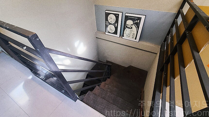 인천맥주-2층-계단-2