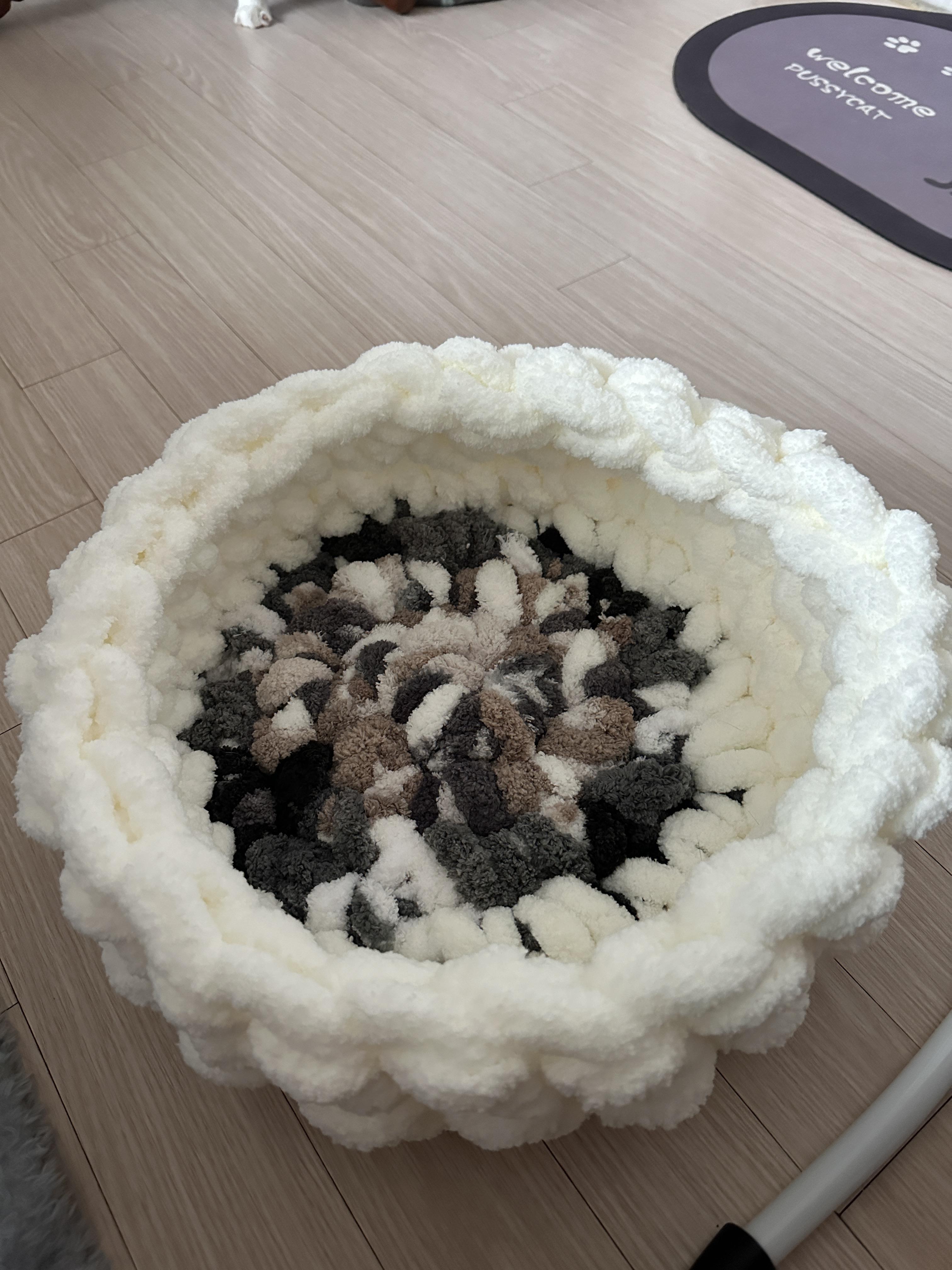 청키수면사로_만든_고양이_바구니