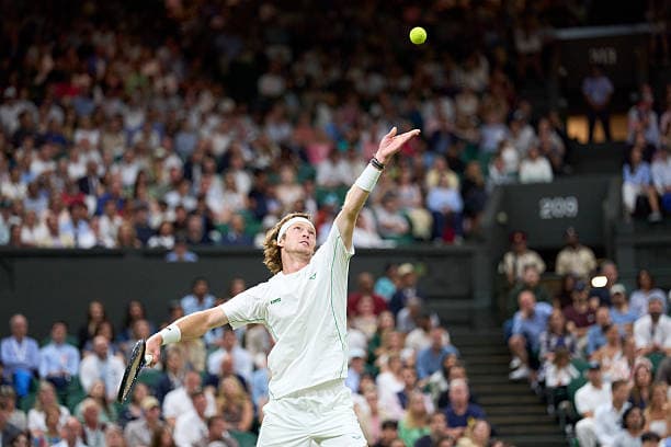 윔블던에서 서브 앤 발리가 통하는 이유