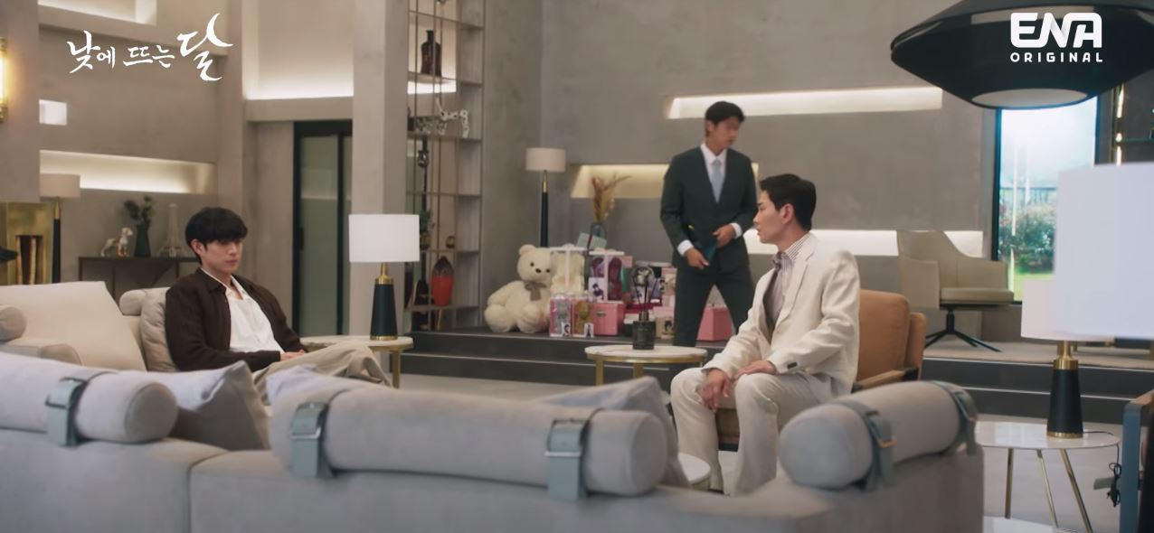 낮에뜨는달_2회