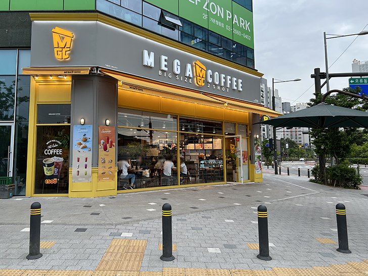 항동-메가커피-매장-외관