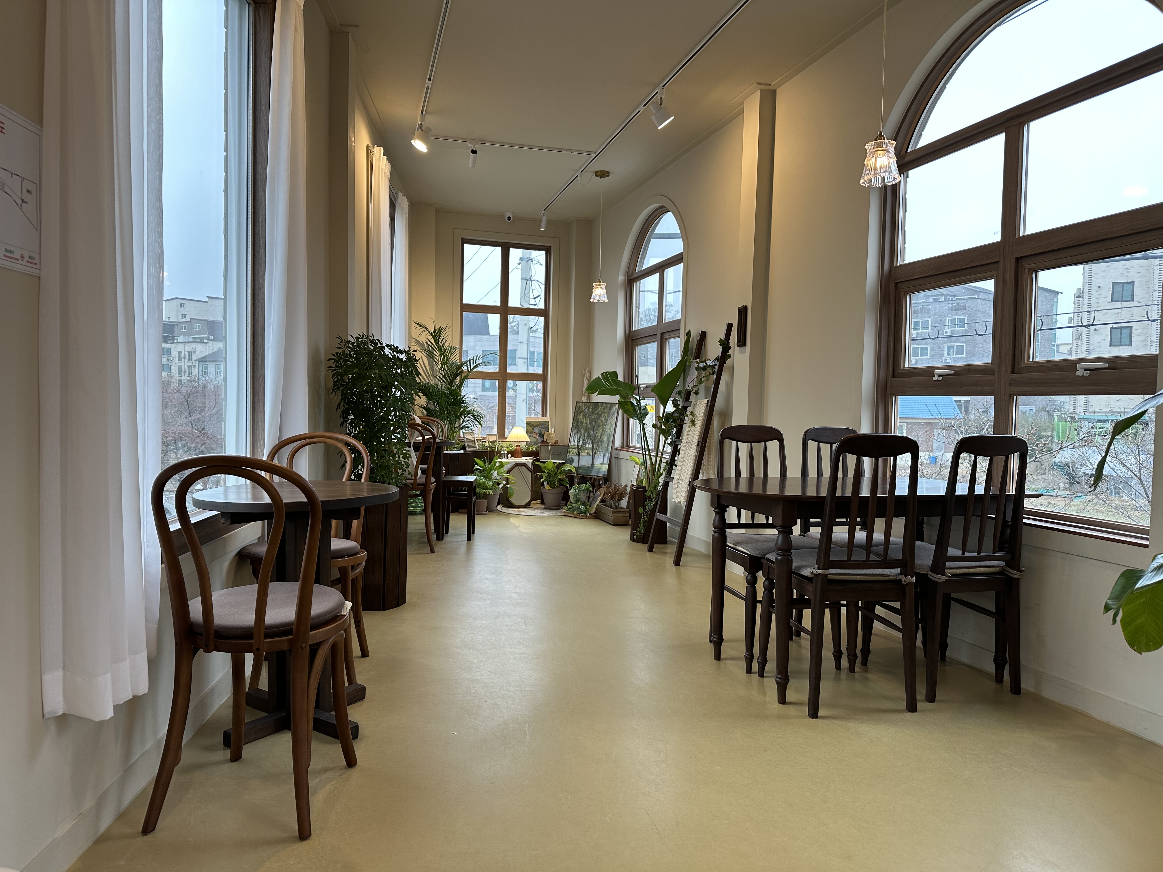 오드커피-2층내부-공간