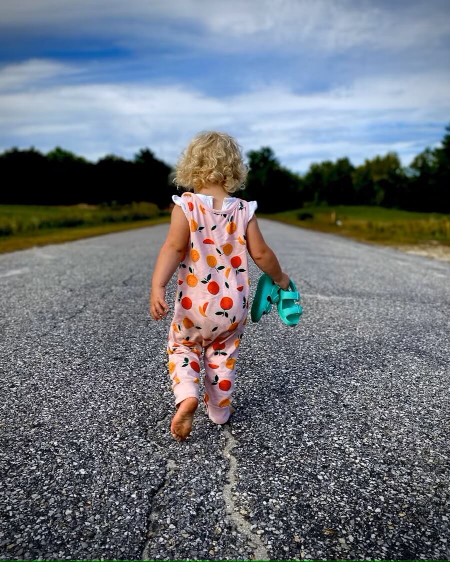 맨발 걷기의 과학적 효과와 올바른 실천법: 건강을 위한 자연 치유법