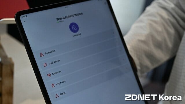 안드로이드 앱으로 기기 원격 관리가 가능하다.