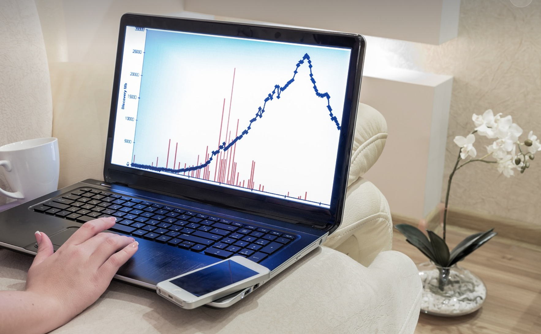 주식차트 노트북 사진 이미지