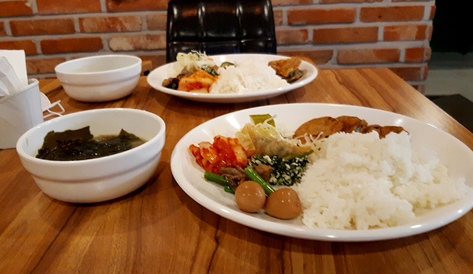 음식-담아온-그릇