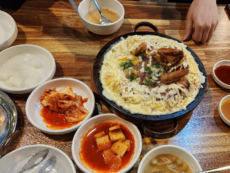 본토박이장작구이 치즈콘닭