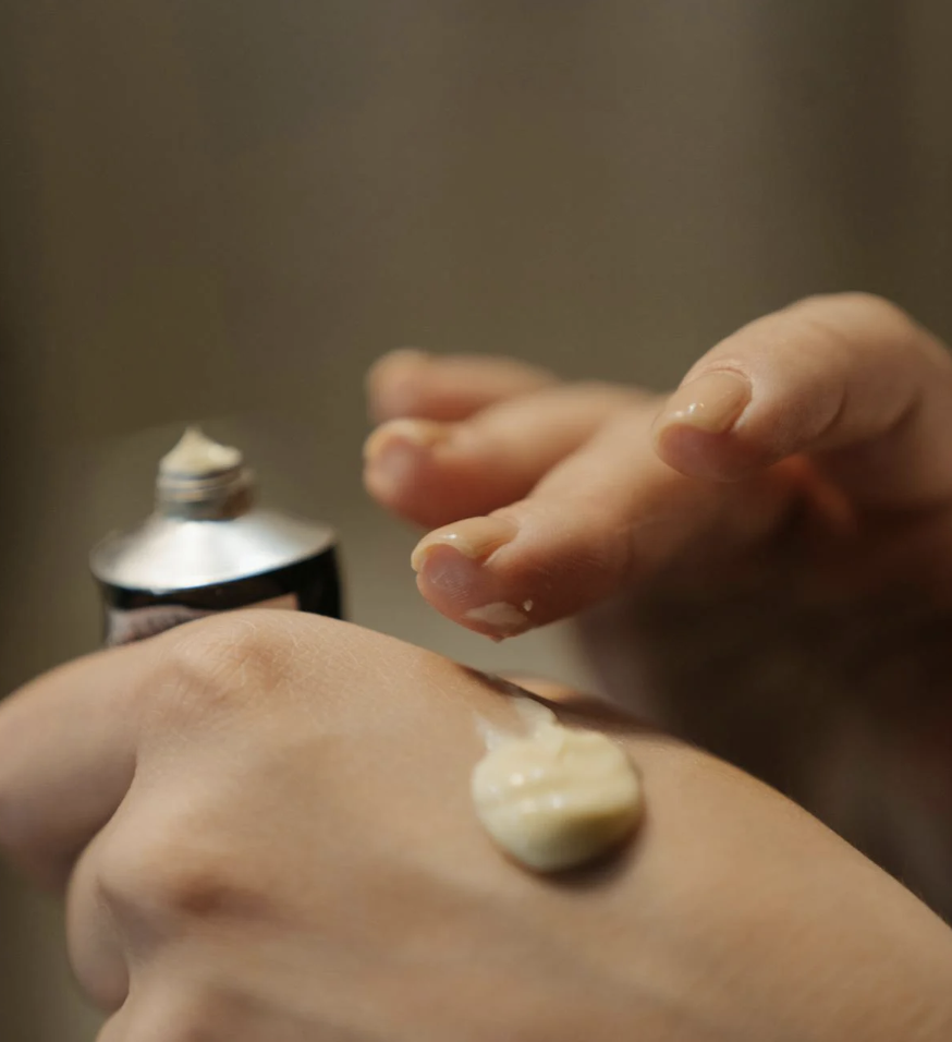 피부 본연의 건강을 되찾는 필수 영양소 가이드와 섭취 전략