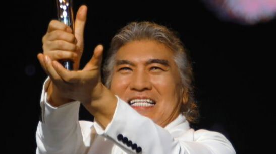 수화로-감사의-인사를-하는-나훈아