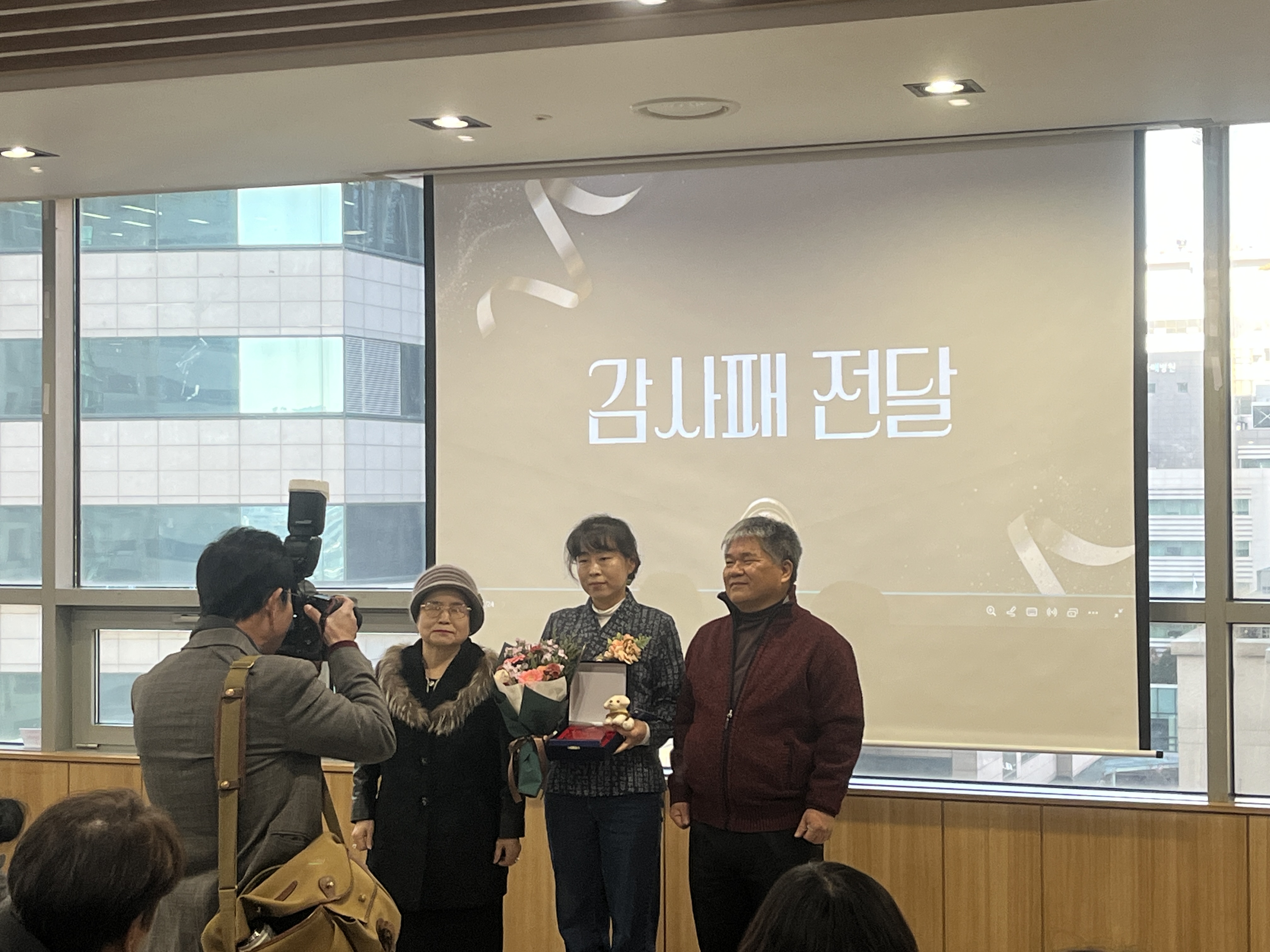 김영림의원과 지회원의 기념사진