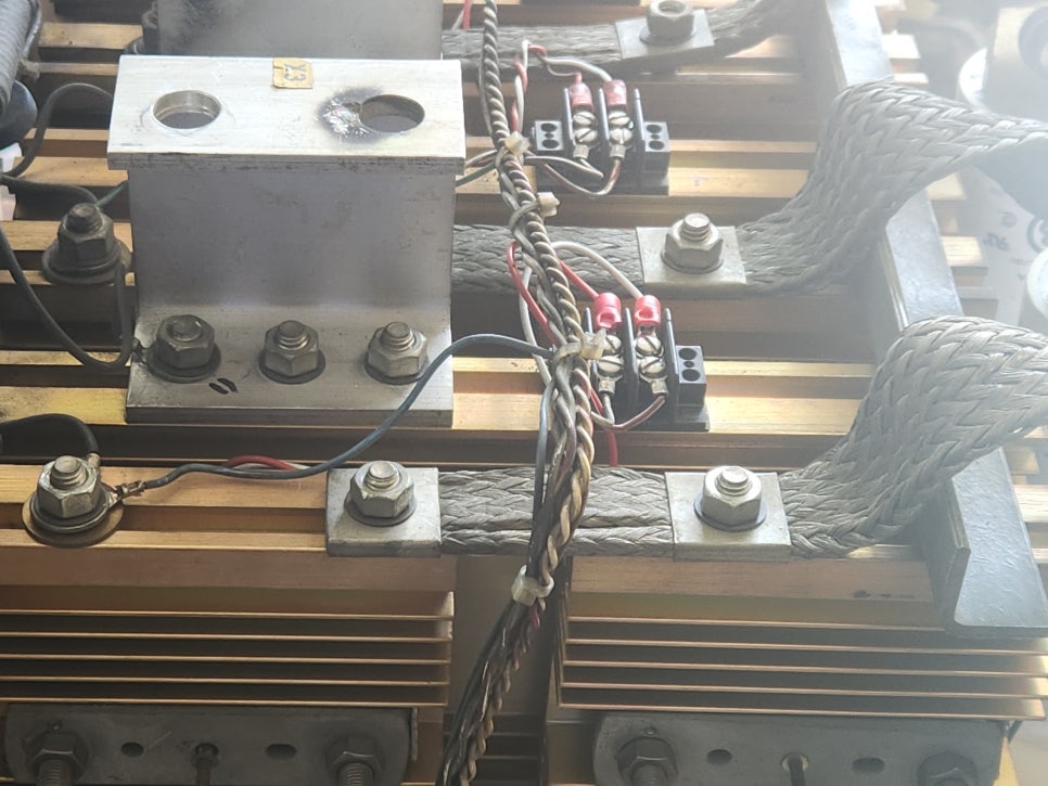 SPANG(스팽) POWER CONTROL UNIT KB7G5-A-2251020 내부 회로의 손상 수리 완료