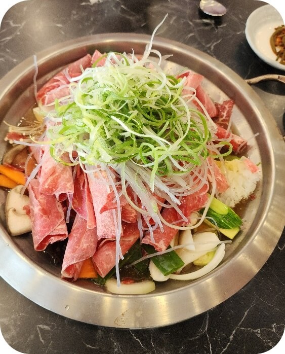 고기와 야채 한 그릇