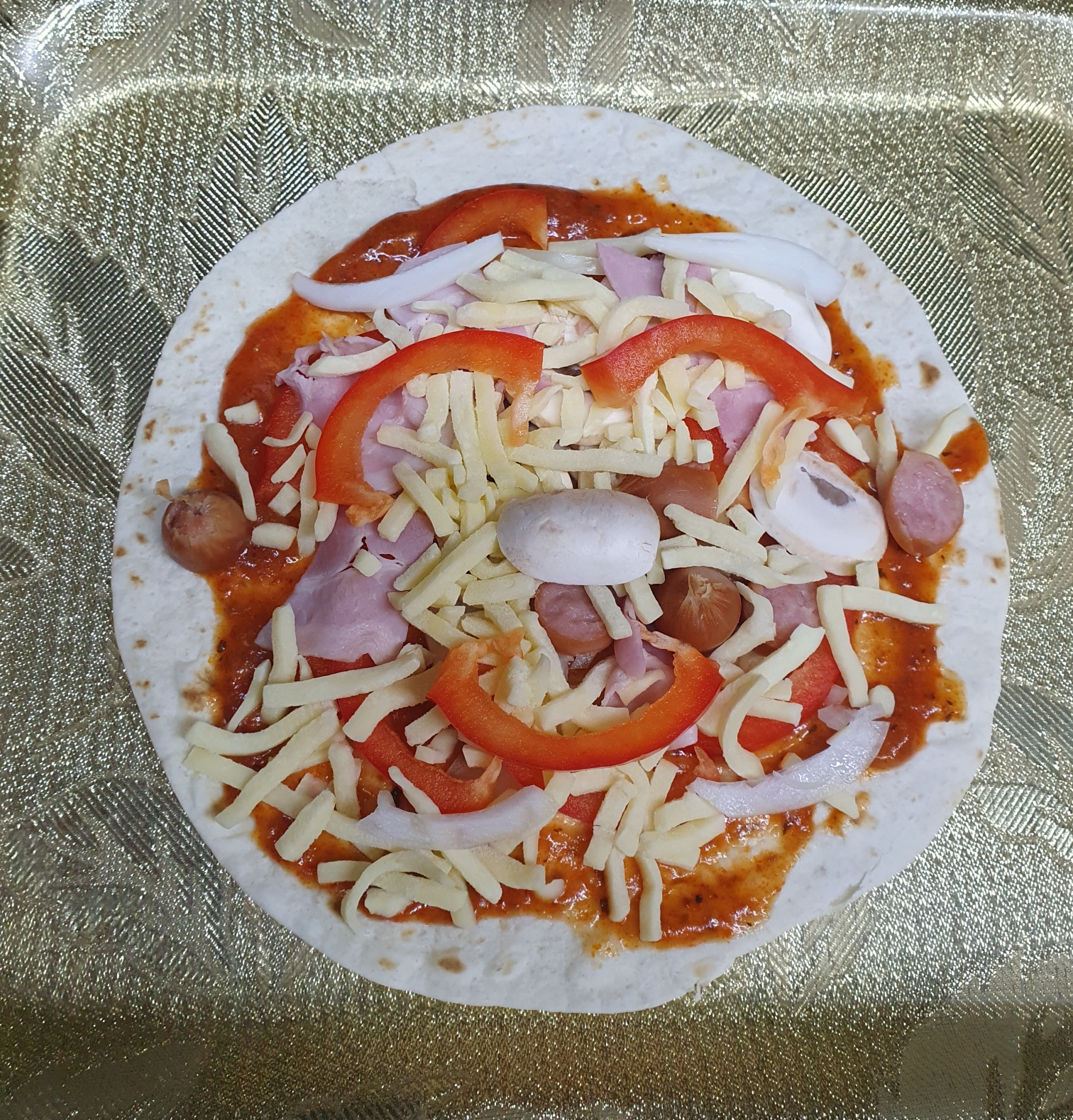 김치피자 토핑 완료!