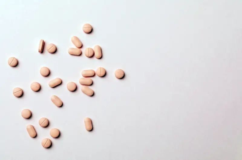 아르기닌과-비타민등의-알약의-모습