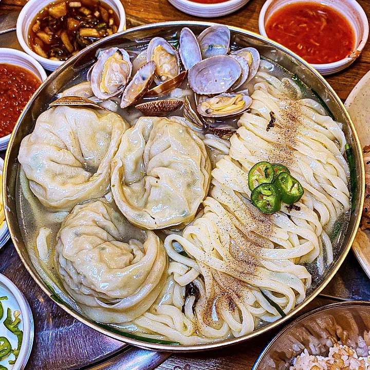 수원 수원역 맛집 추천 생방송투데이 25년 정성 한 그릇 손칼국수 만두칼국수 오늘방송 맛의 승부사