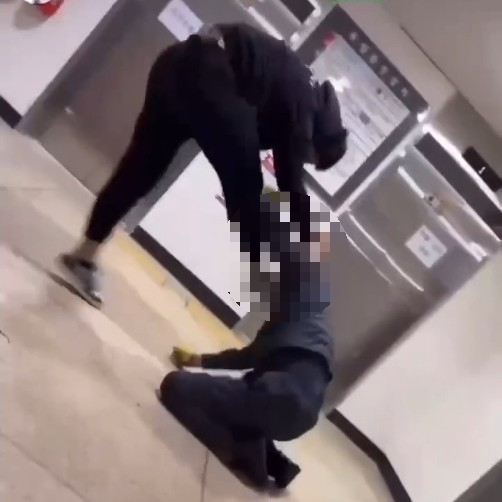 10대 남자 학생 70대 남자 노인 싸커킥 주먹 폭행 경기도 무슨 시 몇년생