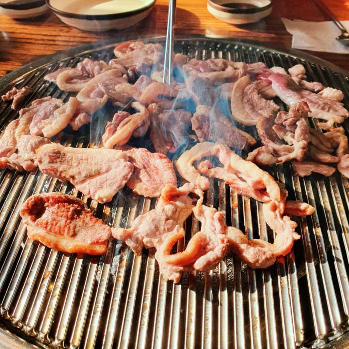 백반기행 안재모 편 참나무 훈제 통오리 장작 구이 바베큐 오리고기 통삼겹살 목살 BBQ 고양 서오릉 맛집 소개