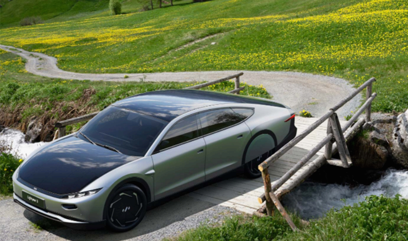 태양광 패널을 탑재한 전기차: 완전 자급자족 가능할까?