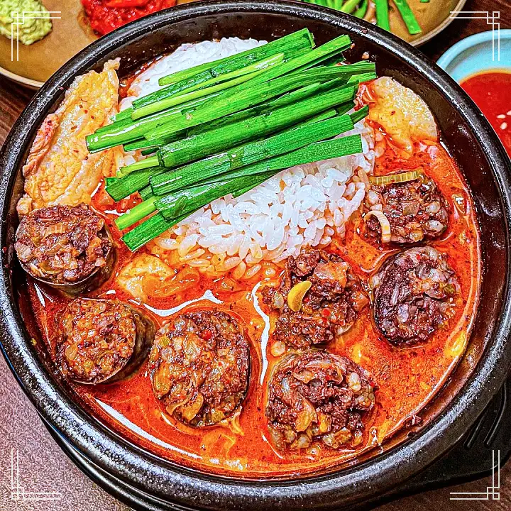 줄서는식당 50회 엄현경 유재석 단골 4가지맛 모듬 순대 수육 오징어 숯불구이 육회 송파구 잠실 방이동 순대국 맛집