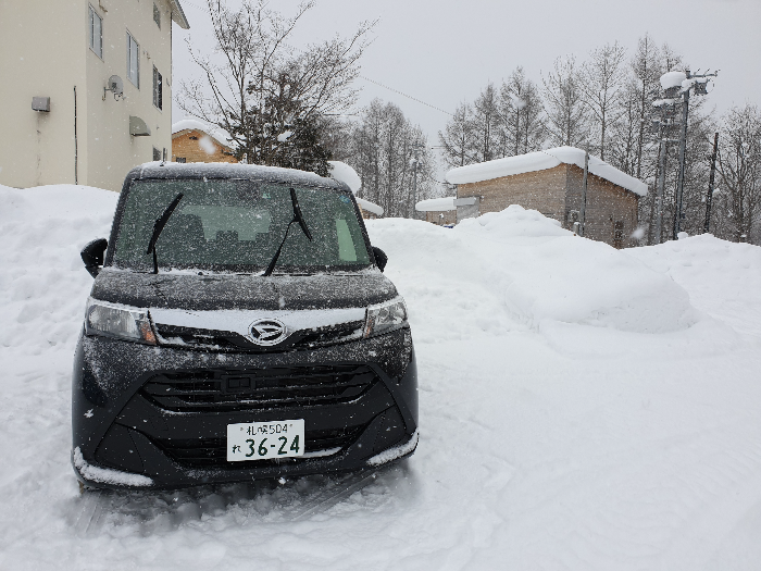 눈 쌓인 아사히카와 숙소 앞