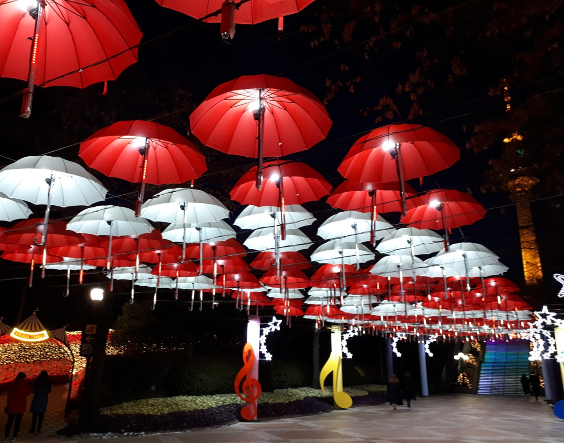 대구 여행 코스에 이월드는 필수(83타워,벚꽃축제,서문시장)