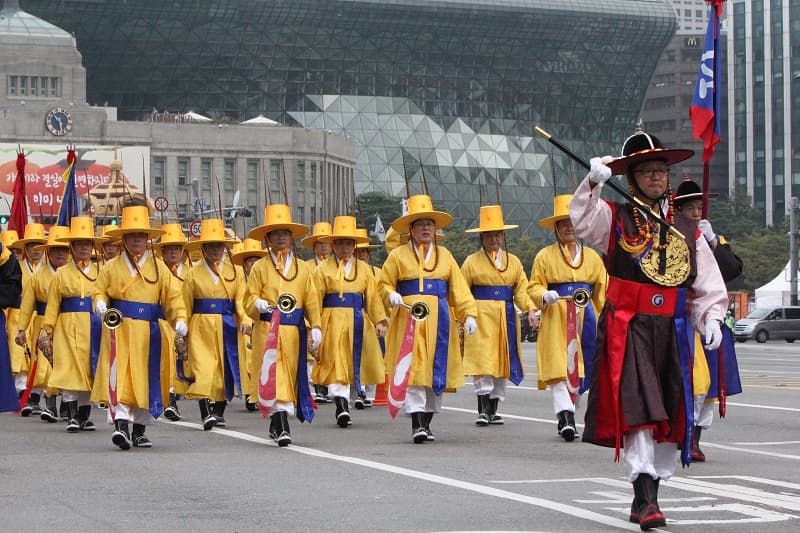 BTS도 샘플링한 ‘대취타’! 한국 취타대가 해외에서 인기 폭발하는 이유