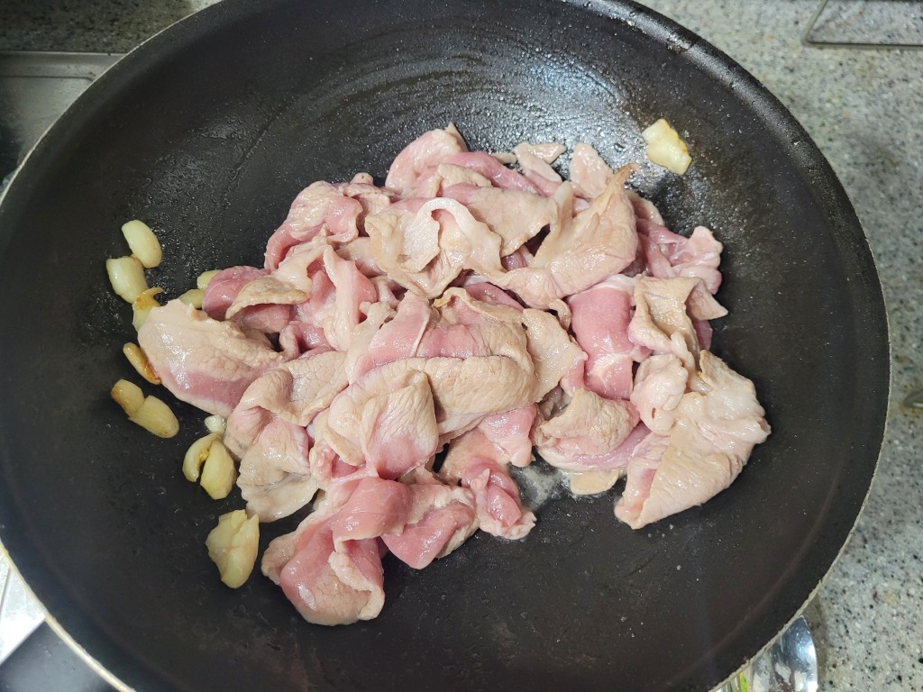 고기 재우지 않고 바로 볶는 제육볶음 조리 과정