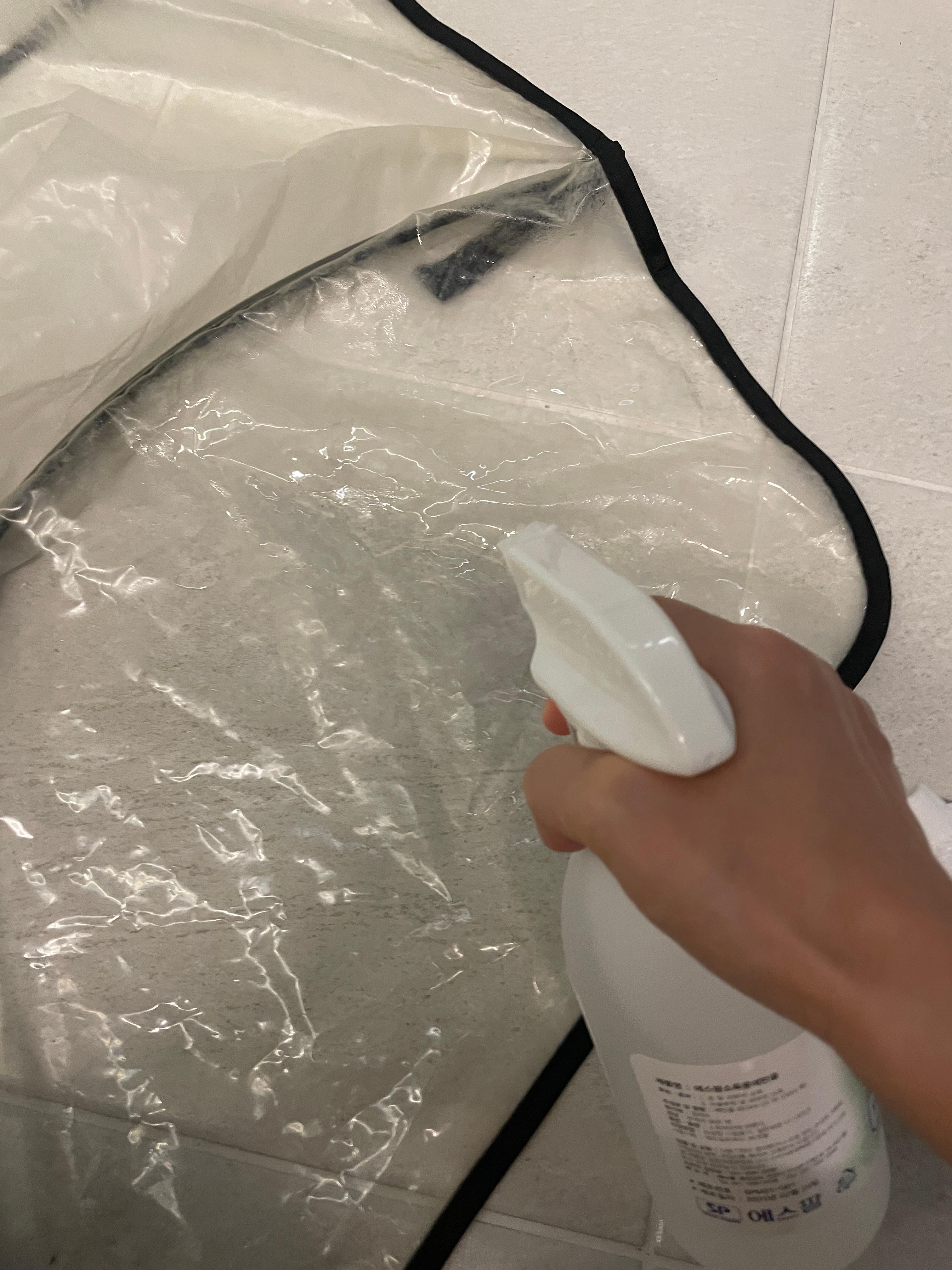 뿌옇게 변한 유모차 레인커버 관련 사진